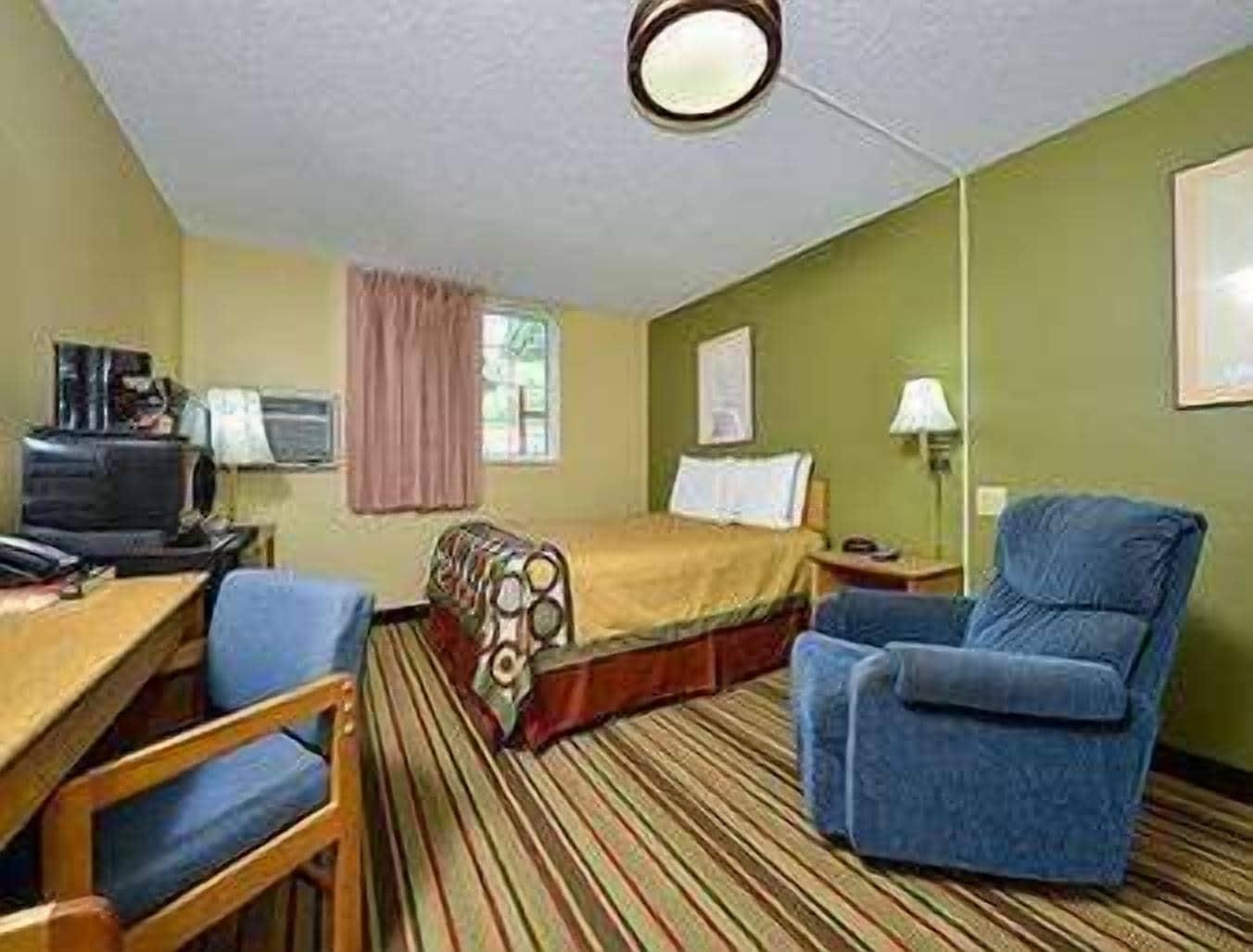 Hotel Super 8 By Wyndham Minot Airport Exterior foto