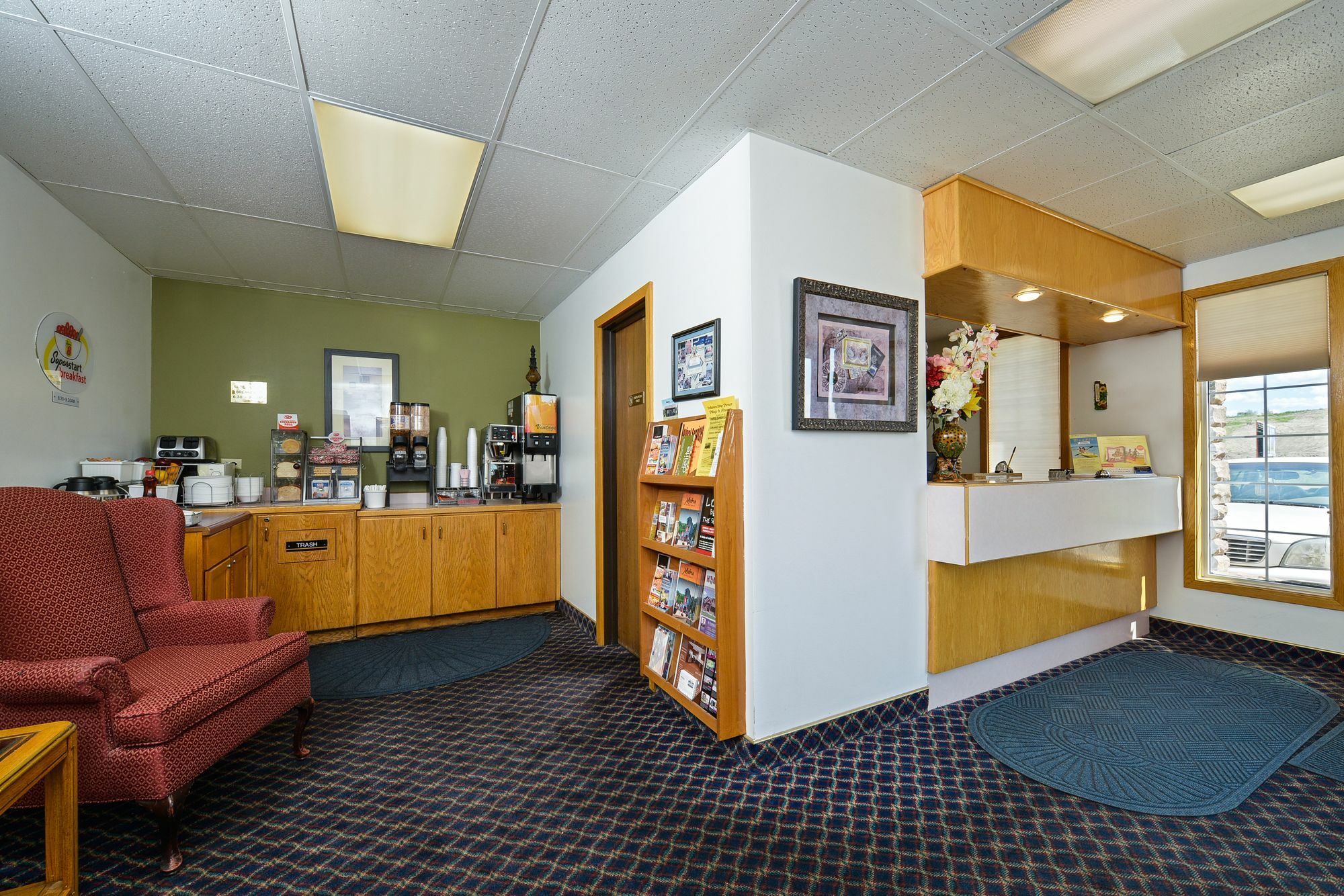 Hotel Super 8 By Wyndham Minot Airport Exterior foto